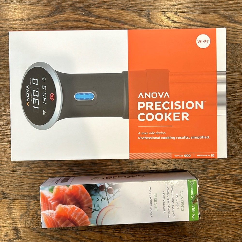 Anova sous-vide precision cooker and vacuum bags